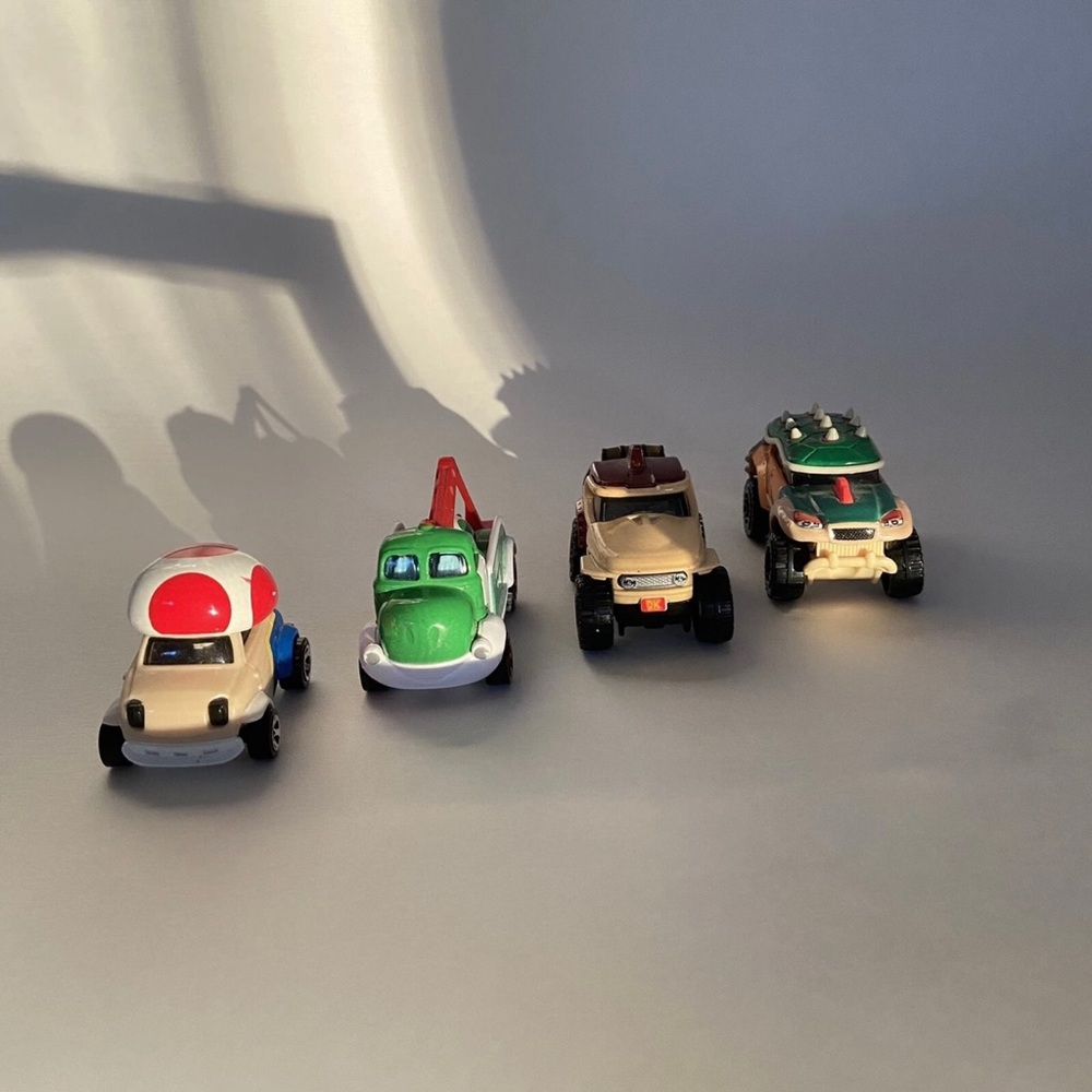 Lot-4 Mario Bros. Hot Wheels Die Cast Toy cars, Yoshi, Donkey Kong, Bowser, Toad - Picture 2 of 16